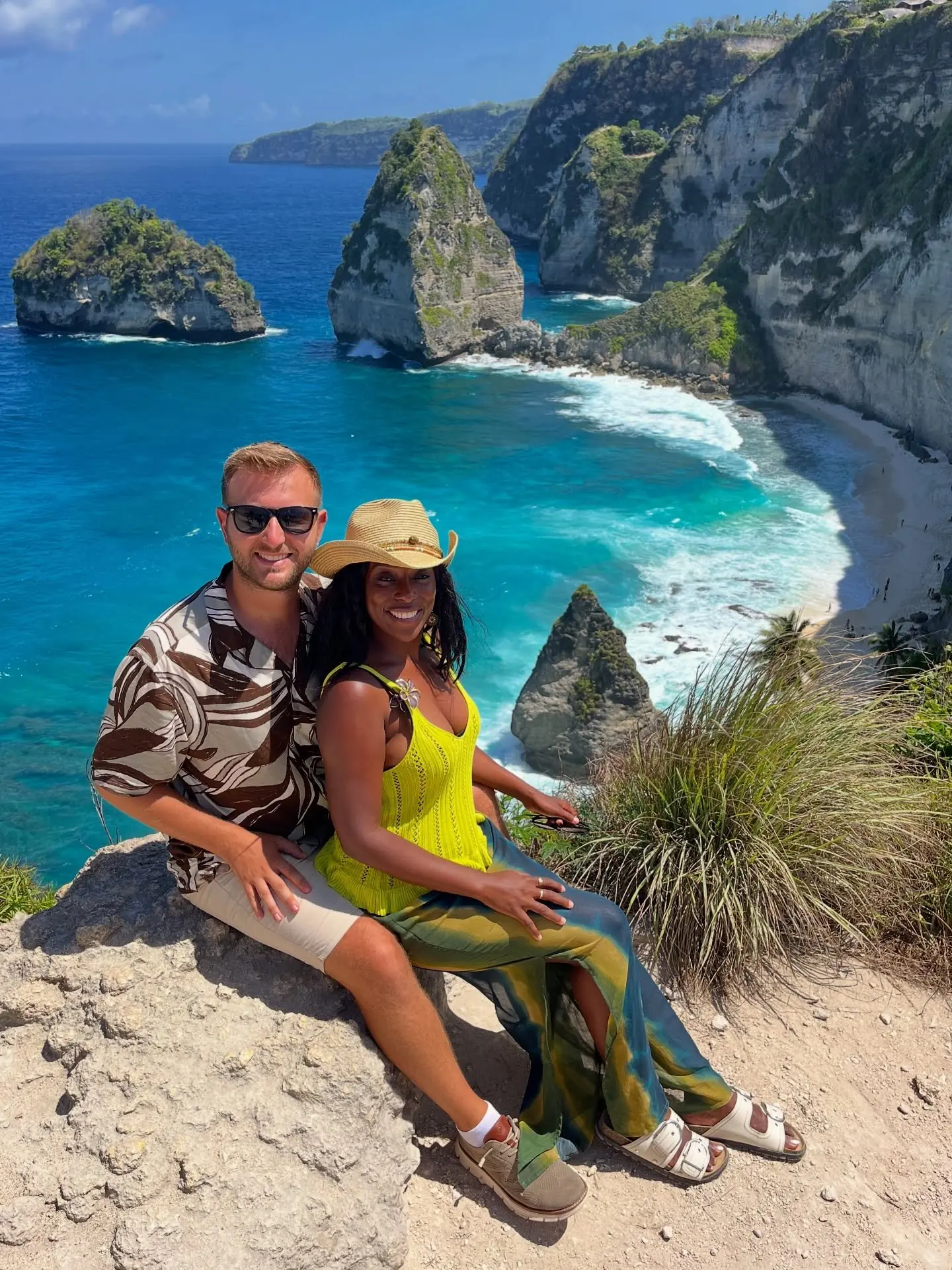Couple on a clifftop above Diamond Beach and the Thousand Islands
