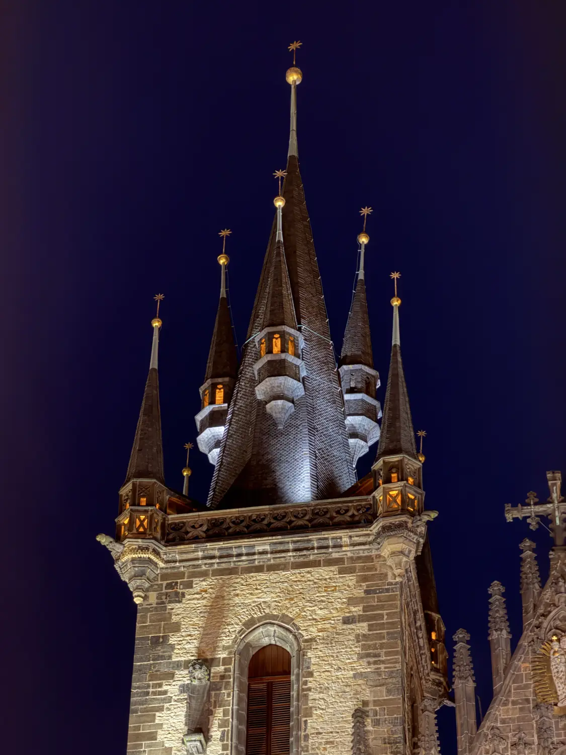 The spiky Gothic spires of the Týn Church lit up at night