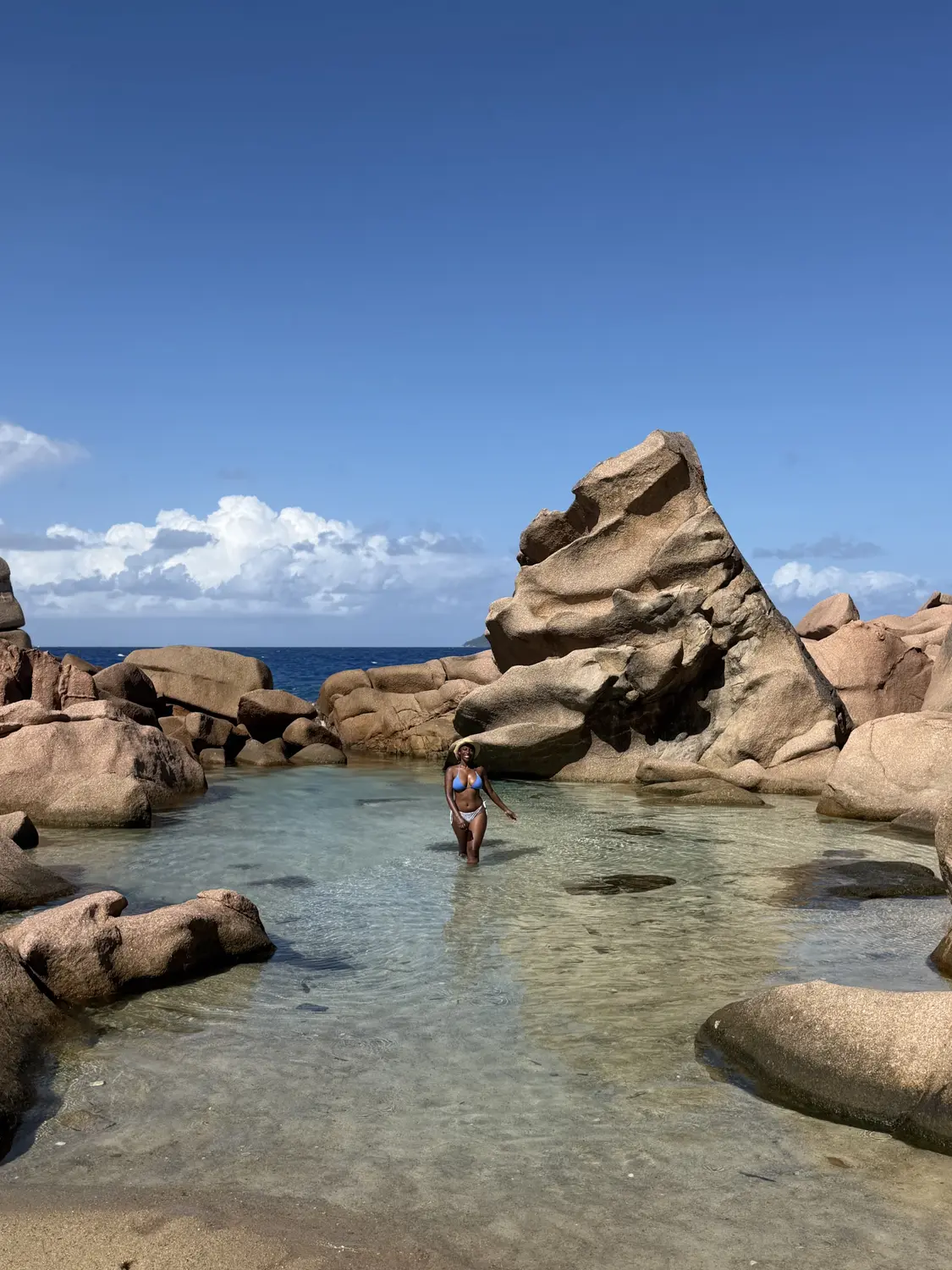 Melody in a natural rock pool, La Digue